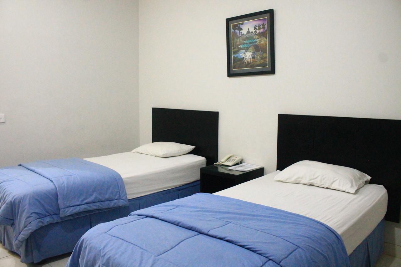 Carica Homestay Сурабая Екстериор снимка