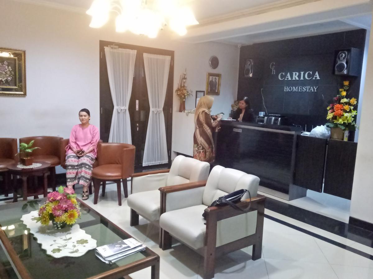 Carica Homestay Сурабая Екстериор снимка