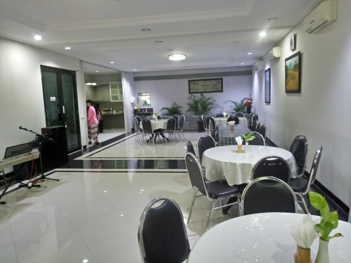 Carica Homestay Сурабая Екстериор снимка