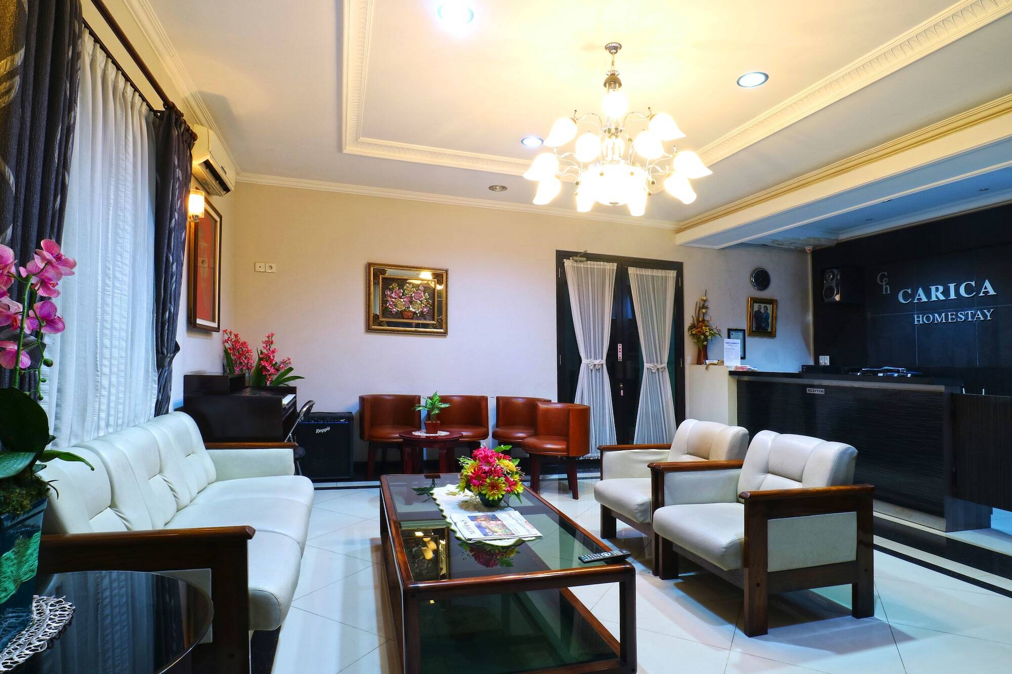 Carica Homestay Сурабая Екстериор снимка